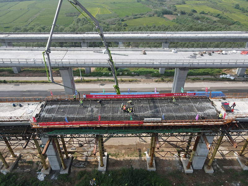 安徽：滁宁城际铁路施工忙