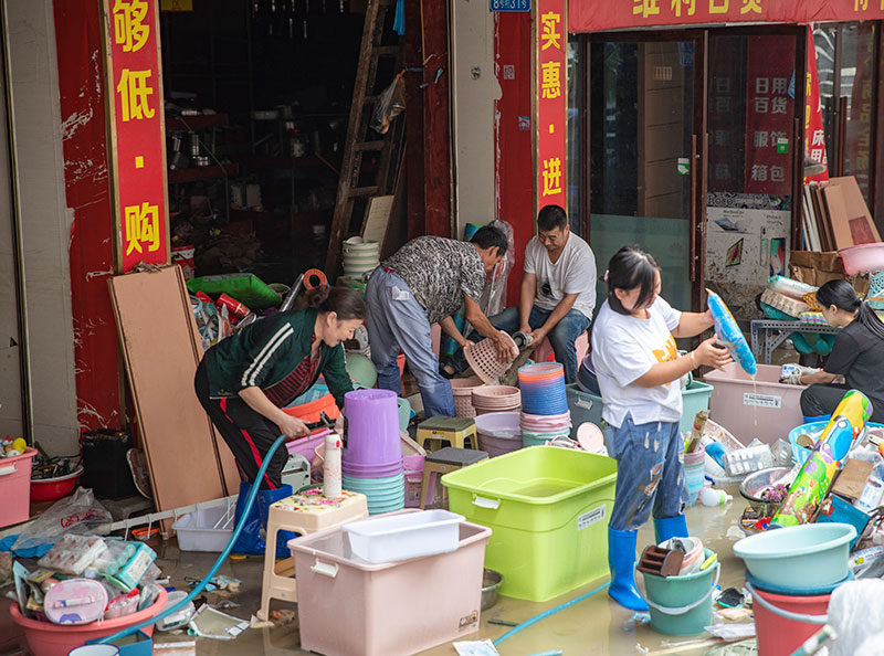 重庆巫溪：洪水退去 多方合力开展灾后工作