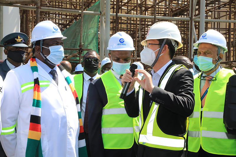 津巴布韦总统参观穆加贝国际机场改扩建工程