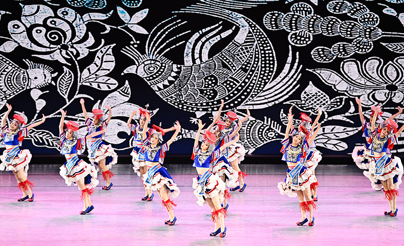 第六届全国少数民族文艺会演在京闭幕