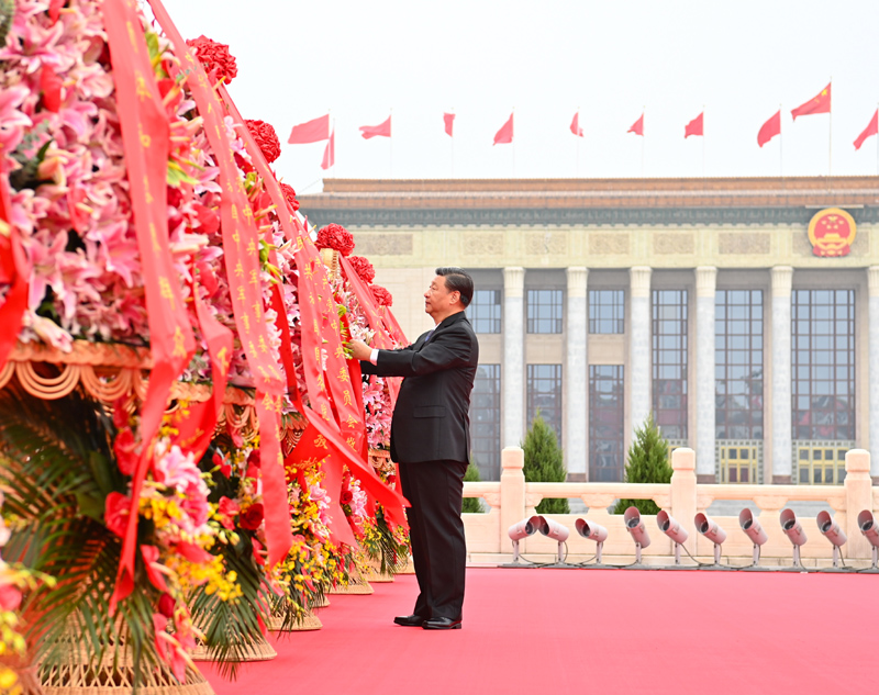 习近平等党和国家领导人出席烈士纪念日向人民英雄敬献花篮仪式