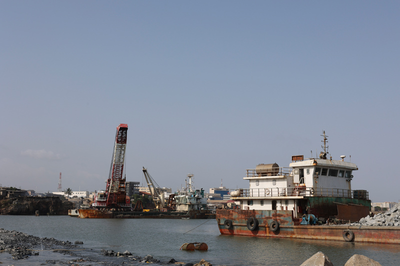 中国援建加纳渔港综合设施项目进展顺利
