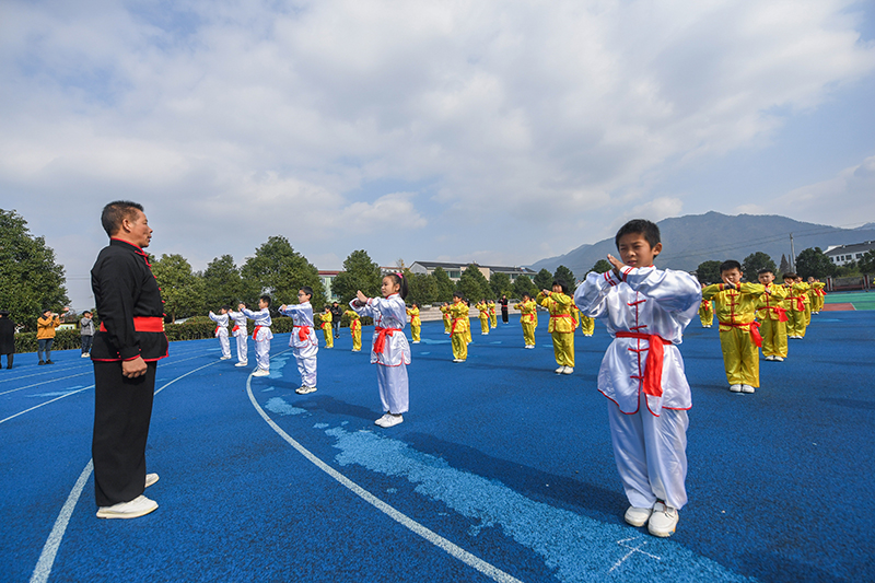 落实“双减”政策 乡村学校开设非遗拳术课堂