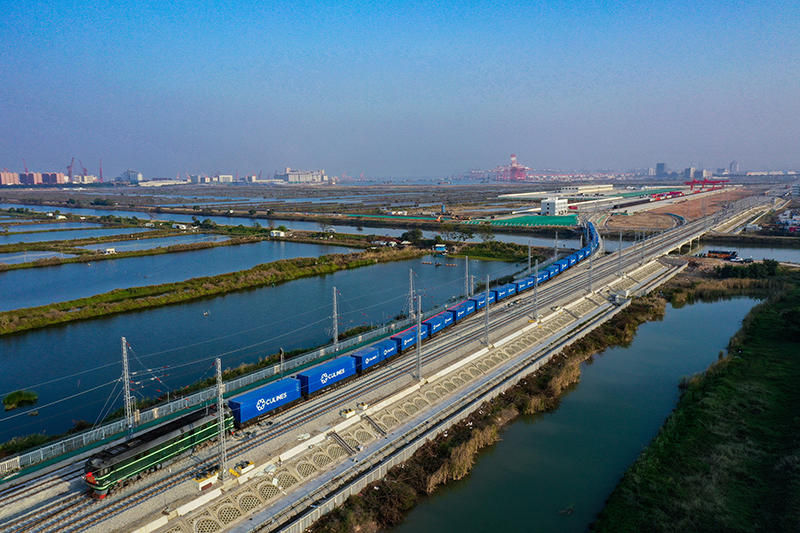 粤港澳大湾区重点项目南沙港铁路建成开通