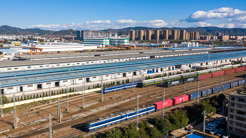 中老铁路新年首趟国际货物列车发车