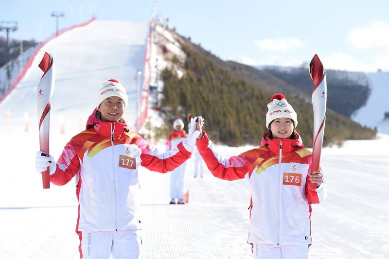 北京冬奥会火炬在崇礼富龙滑雪场传递