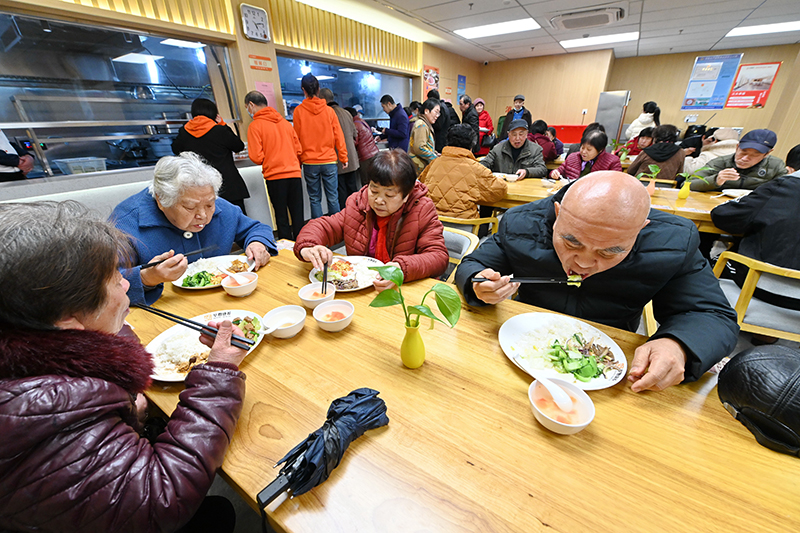 福州：“长者食堂”提升养老服务水平