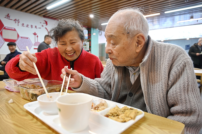 福州：“长者食堂”提升养老服务水平