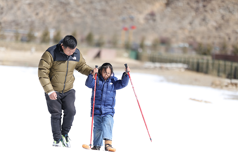 拉萨：体验冰雪乐趣