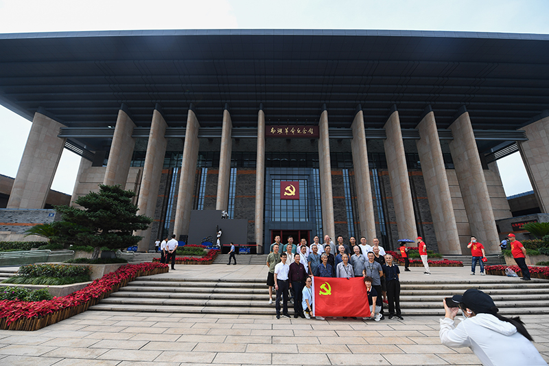 万众一心向未来——写在2022年全国两会开幕之际