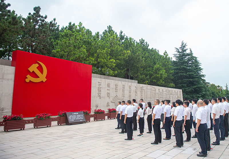  万众一心向未来——写在2022年全国两会开幕之际