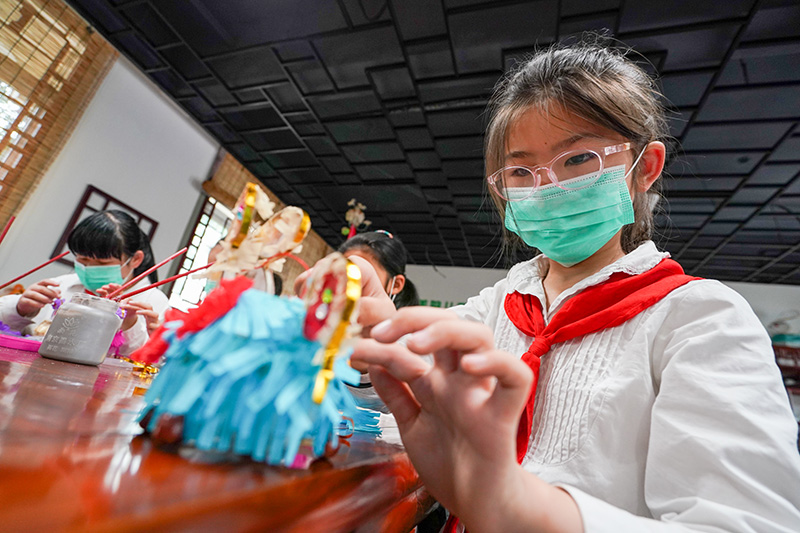 南京：非遗项目进校园 传统文化润童心