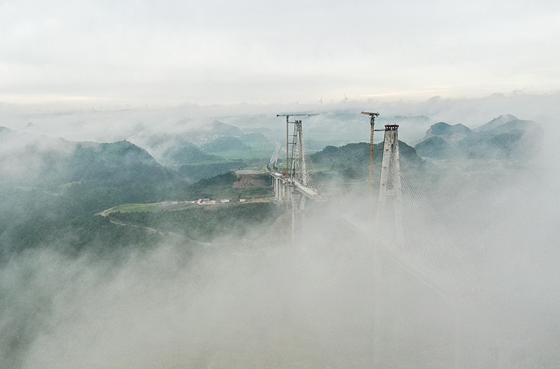 贵州龙里朵花特大桥建设有序推进