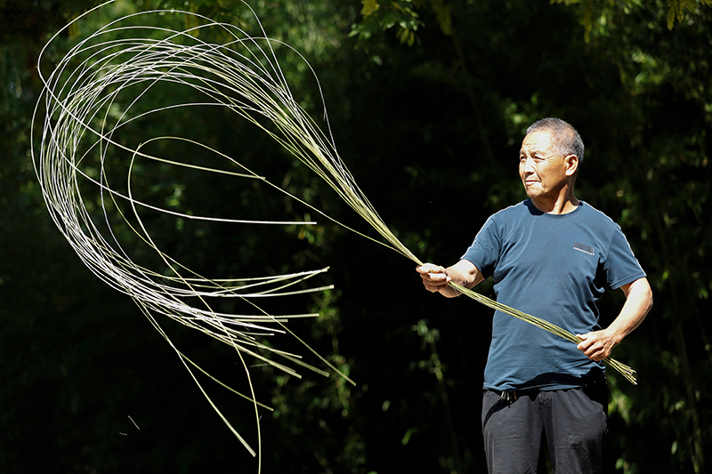 河南叶县：小竹编“编”出幸福新生活