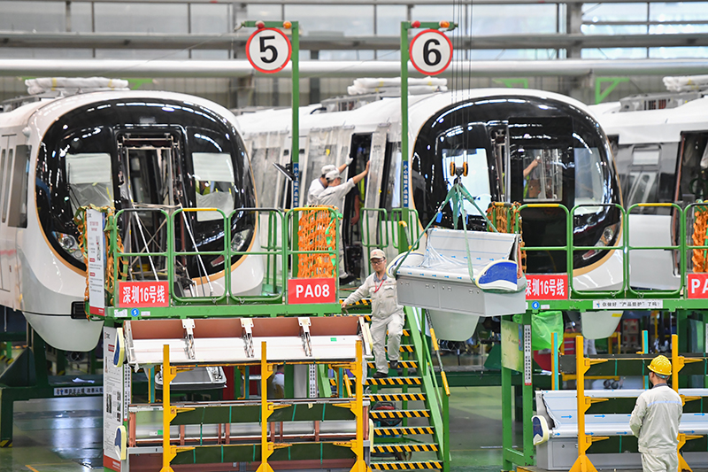 湖南株洲：电力机车制造企业加紧生产保订单