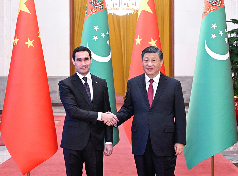 习近平同土库曼斯坦总统谢尔达尔・别尔德穆哈梅多夫举行会谈