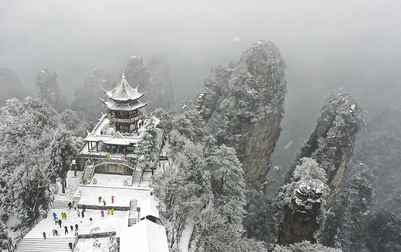 湖南张家界：新年降雪景如画