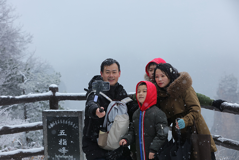 湖南张家界：新年降雪景如画