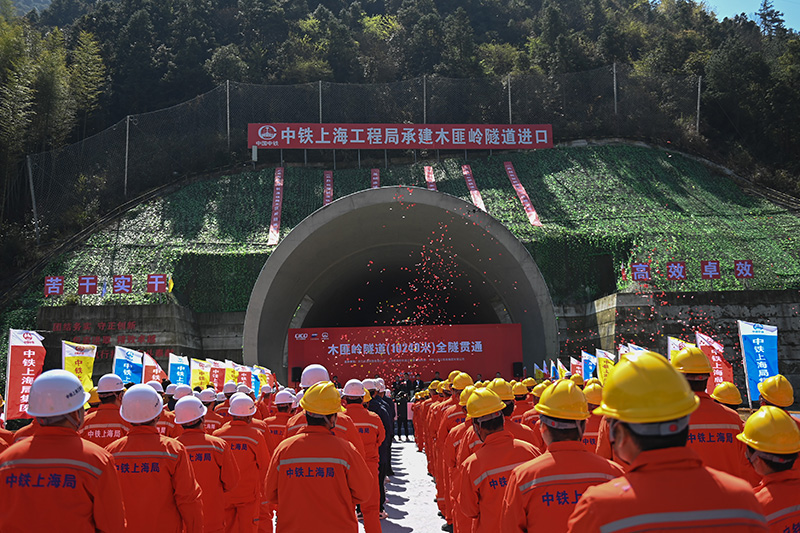 浙江：杭温铁路全线最长隧道贯通