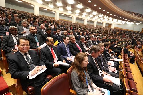 中国人民e?治协商会议全癸_热烈庆祝中国人民政治协商会议第十三届全委会二