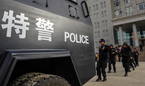 喀什特警举行首个警营开放日活动_中华人民共和国中央人民政府门户
