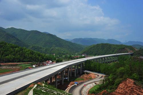 湖北:保宜高速公路加紧建设_中华人民共和国中