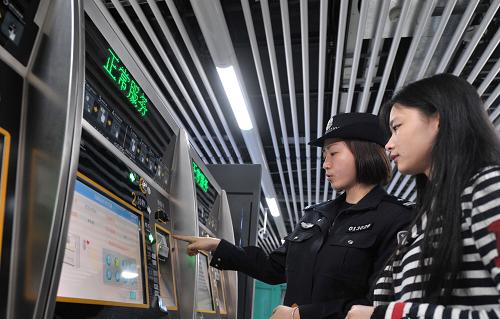 长沙首条地铁开始载客试运营_中华人民共和国