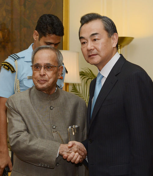 印度总统在印会见习近平主席特使、外交部长王