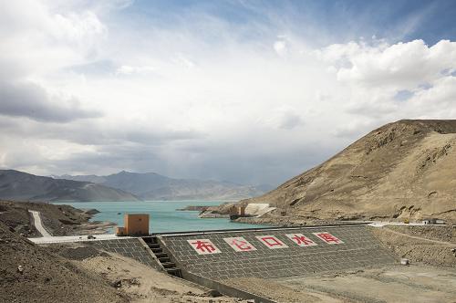 新疆布仑口-公格尔水电站全机组成功并网发电