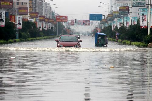江西局地遭遇强降雨_图片_新闻_中国政府网