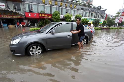 江西局地遭遇强降雨_图片_新闻_中国政府网