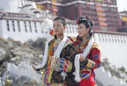 拉萨上半年接待游客241万人次