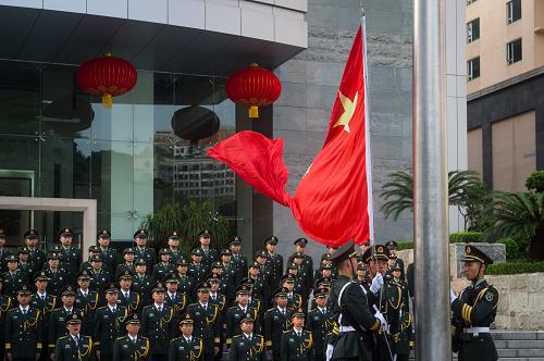 普天同庆新中国建立75周年升旗仪式现场非常震慑