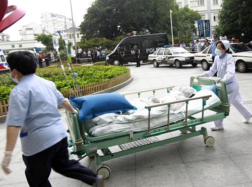 昆山爆炸事故已有伤员向上海医院转运 _图片_