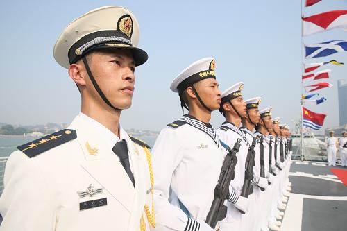新一代海上猛虎艇泉州舰加入中国海军战斗序
