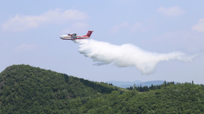 我国完全自主研制的大型水陆两栖飞机AG600取得型号合格证(图2)