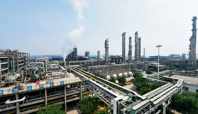 山西潞安煤基合成油有限公司以煤为原料合成高清洁油品，解决燃煤带来的污染问题