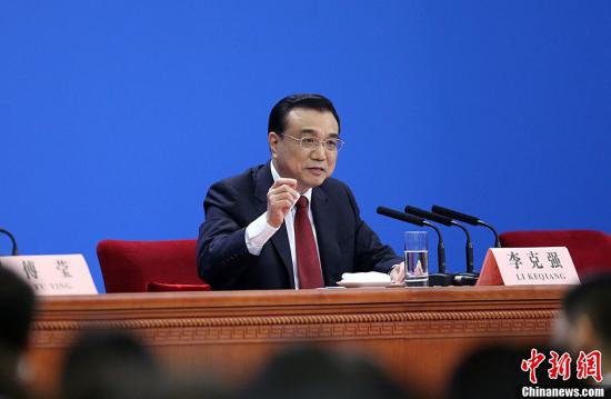 3月16日，国务院总理李克强在北京人民大会堂会见中外记者并回答记者提问。中新社记者 汤彦俊 摄