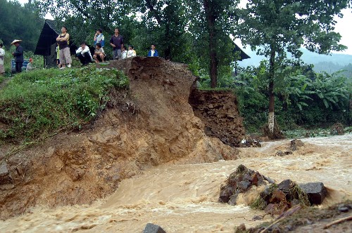 南方暴雨洪涝灾害共造成1356万人受灾 死亡7