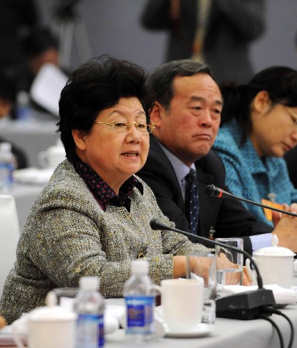 3月4日,全国政协委员左焕琛在联组会上发言指出:出生人口素质决定着国家可持续发展的大计,必须从战略高度认识出生人口的质量问题。 新华社记者 饶爱民 摄