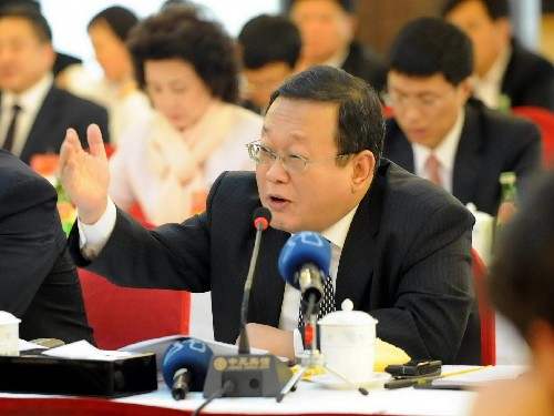 全国人大代表、黑龙江齐齐哈尔市市长刘刚说,要抓住加强农业基础设施建设的契机,建立健全农业基础设施建设多元化投入机制,努力提高现代农业的设施装备水平,增强农业综合生产能力。 新华社记者 高洁 摄