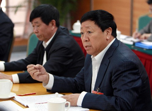 全国人大代表、辽宁省兴城市四家村党总支书记张文成说,国家要大力加强农村基础设施建设,一定要重视农村规划,在住房建设、产业结构调整、补贴政策等方面积极推进。新华社记者 鞠鹏 摄