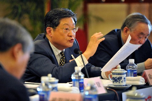全国政协委员徐一鸣认为,随着全球气候持续变暖,极端天气还会更加频繁地发生。政府部门应制定明确的攻关目标,切实加强天气预报在“疑难杂症”面前的能力。新华社记者 宋振平 摄