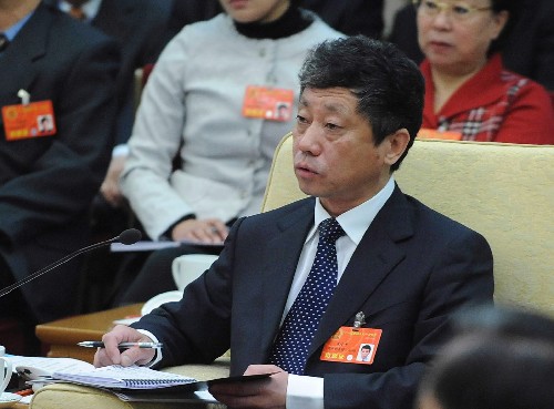 来自河北的全国人大代表沈小平说,要根据资源环境承载能力、发展基础和潜力,按照发挥比较优势、加强薄弱环节、享受均等化基本公共服务的要求,逐步形成主体功能定位清晰,东中西良性互动,公共服务和人民生活水平差距趋向缩小的区域协调发展格局。 新华社记者高洁摄