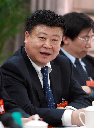 来自辽宁的全国人大代表韩召善建议,国家的财政预算应大力向农村倾斜,缩小城乡差别。 新华社记者鞠鹏摄