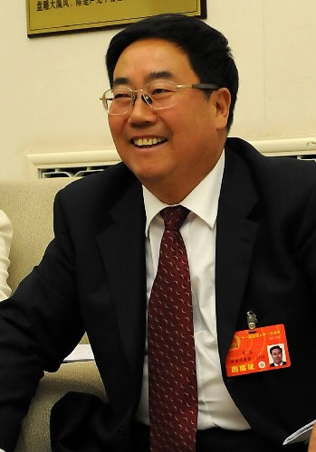来自甘肃的全国人大代表王义说,建议国家把油橄榄产业列入国家优势特色产业发展规划,提高种植的国家补贴标准。新华社记者 李学仁 摄