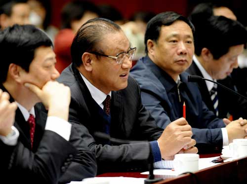 这是河南代表团的赵明恩代表在审议政府工作报告时发言。
