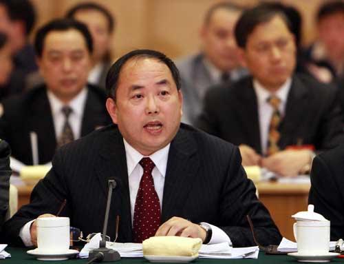 来自四川的全国人大代表郑晓幸建议,应该把提高各级领导干部文化素质作为贯彻、实践科学发展观的重要内容。