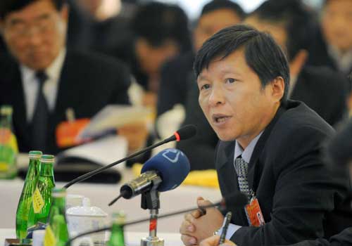 来自黑龙江的全国人大代表王树国说,要想真正把装备制造业做大做强,关键环节是解放思想,增强企业自主创新能力,提高参与全球竞争的核心竞争力。为了使装备制造业可持续发展,政府应以国际化的视野,提出科学的规划和相应的政策。
