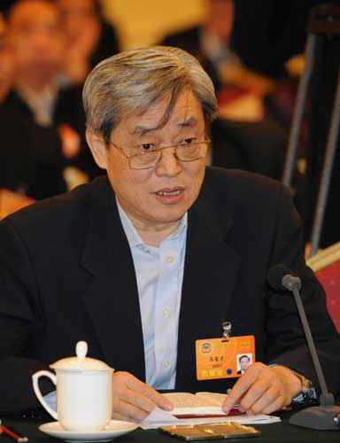 全国政协委员马富才说,落实科学发展观,要促进能源与经济社会协调发展。由于我国经济社会仍将持续快速发展,能源生产和消费面临巨大环境压力,必须按照科学发展观的要求,坚持节约优先,推动多元发展,注重保护环境,加强国际合作。